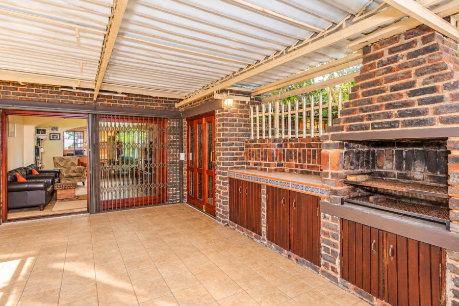 5 Bedroom Property for Sale in Schoemansville North West